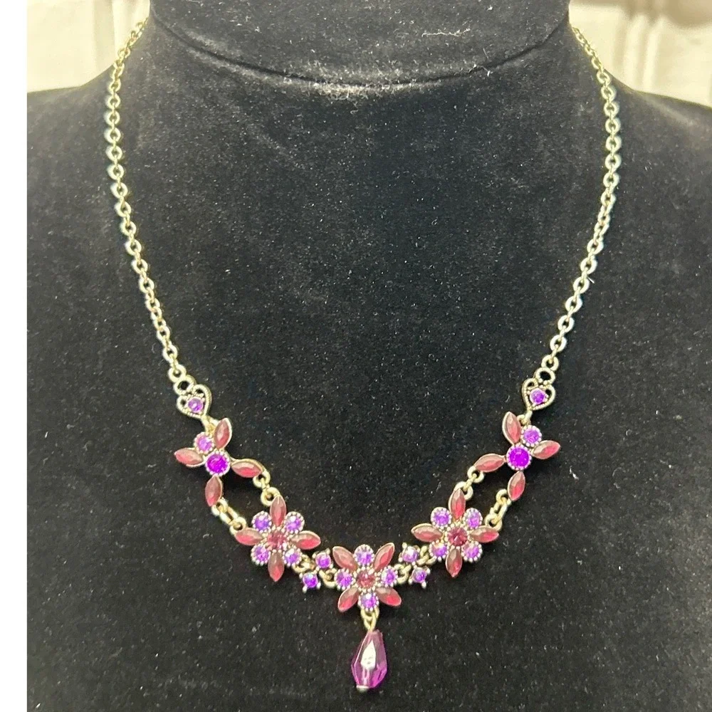 Nina Ricci Floral Necklace Silver Tone Purple Rhinestone Teardrop‎ Pendant